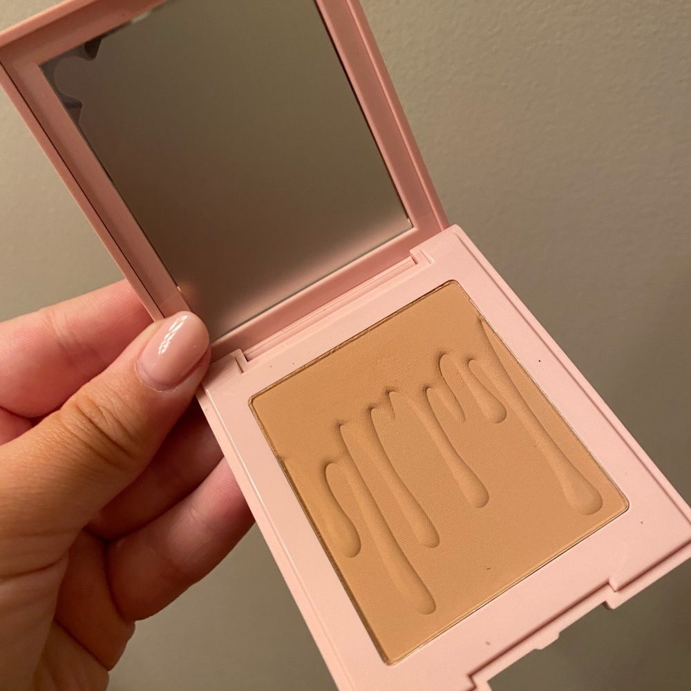 NWT Kylie cosmetics bronzer in ‘khaki’